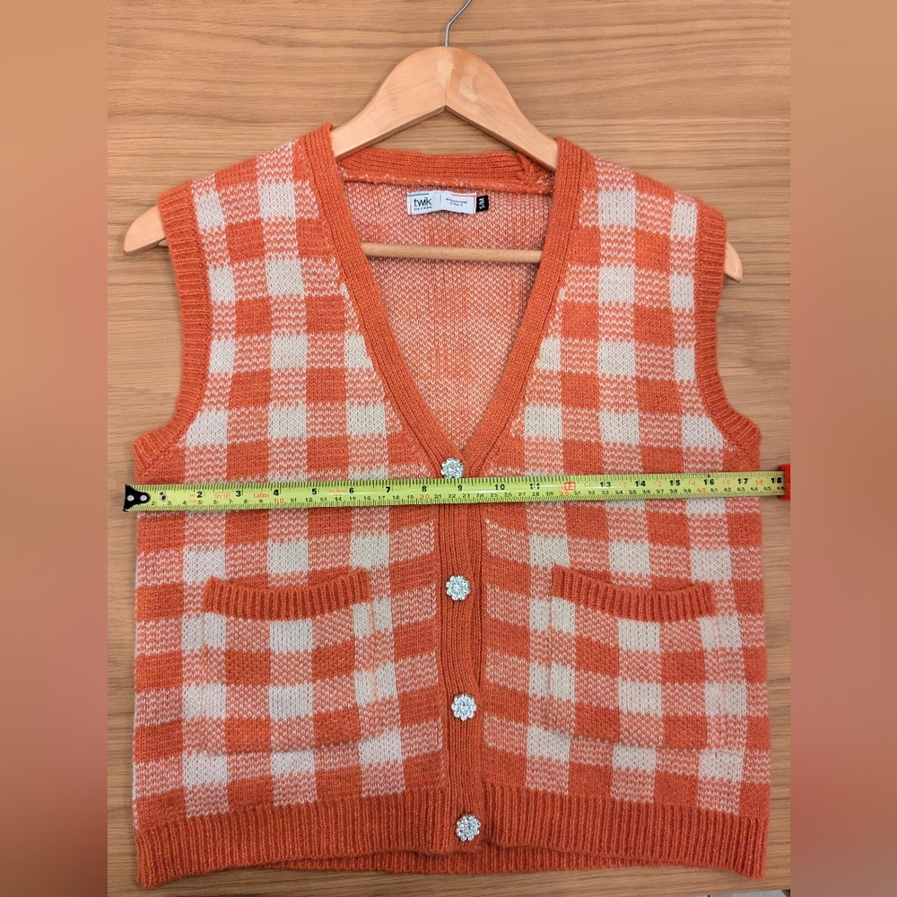 Twik sweater vest with adorable jewelled buttons ! - Picture 9 of 9